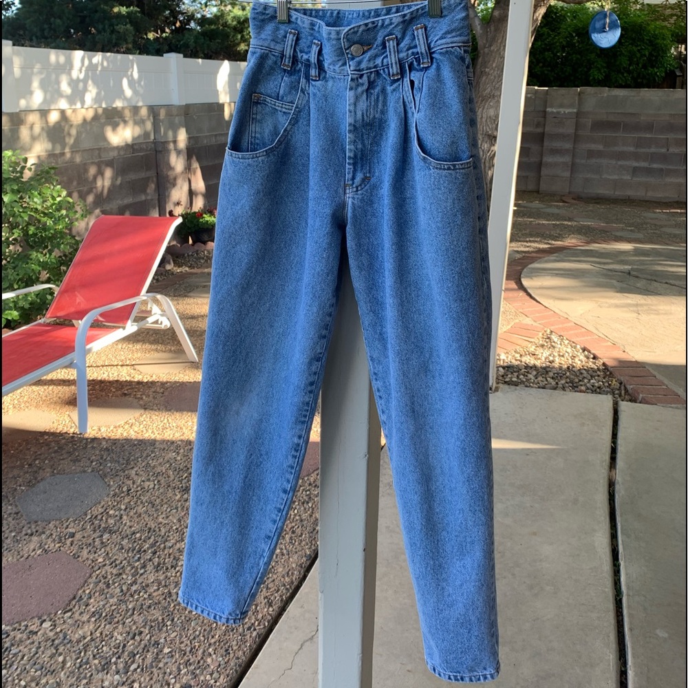 Y2K Vintage Jordache light wash Jeans with pleats and high rise size 2-4
